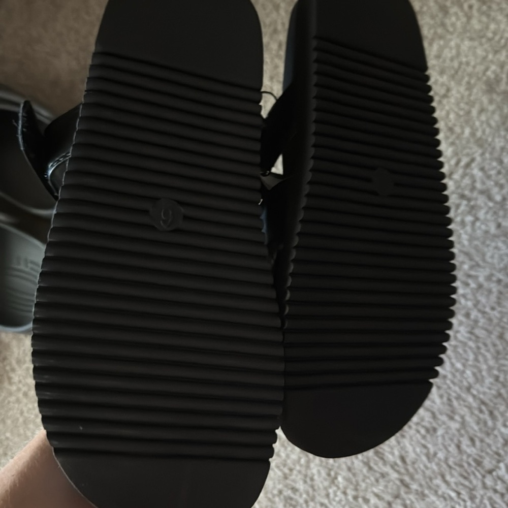 Sandals - Picture 3 of 4